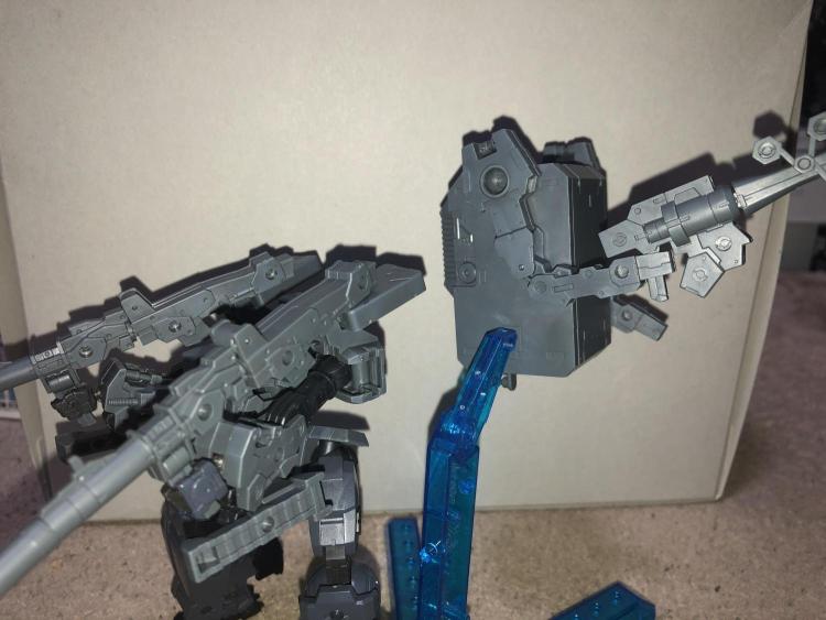 ガードマン三号機(EXM状態)/コンテナパック(機動状態)