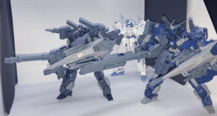 リナーシェス特殊部隊仕様(手前2機)