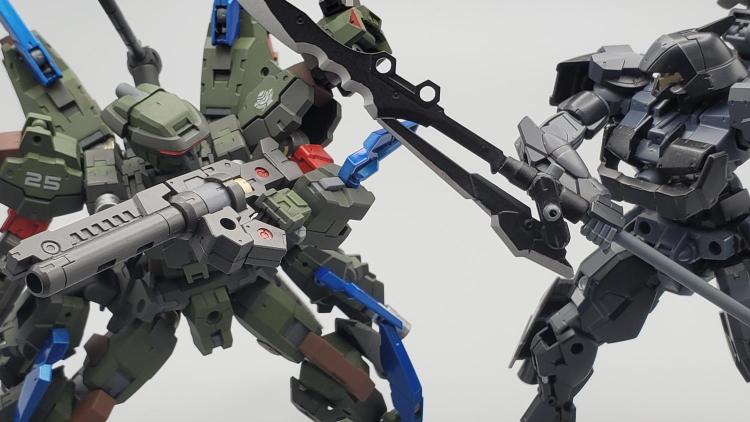 特殊鋼製ブレード　白兵戦使用例2