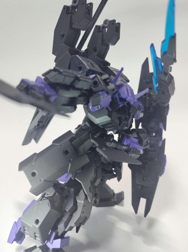 基本兵装”マンティスⅡ”
