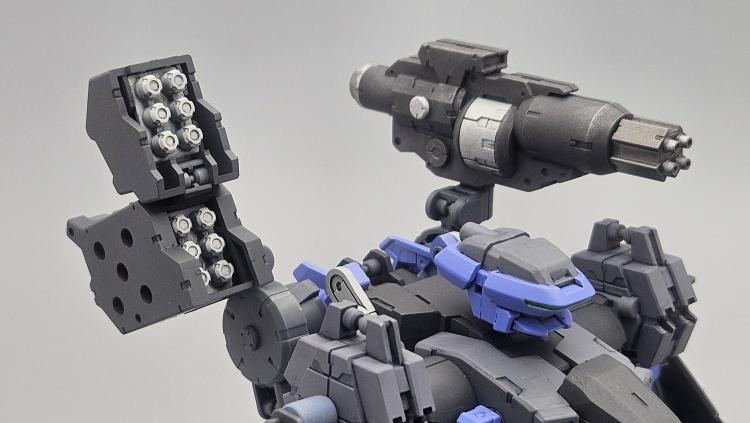 ミサイルランチャー&速射ビームキャノン(非回転砲身)