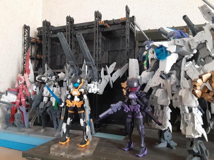 翌朝、早朝の格納庫