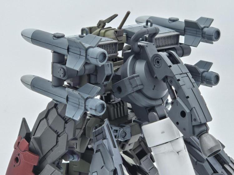 対艦攻撃用ミサイルコンプレックス　背面