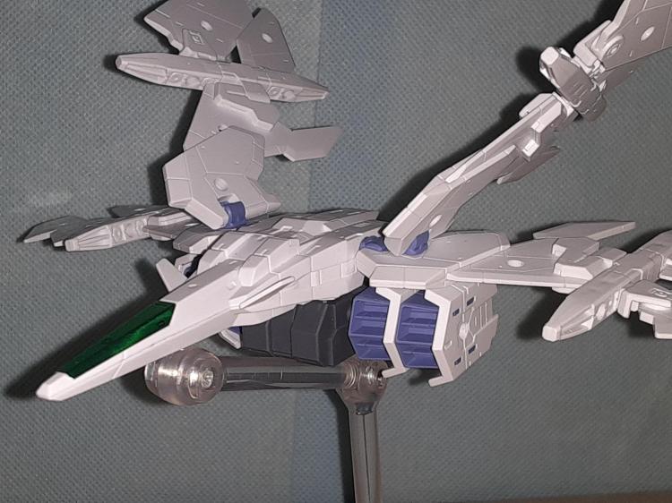 基地上空に謎の戦闘機出現！