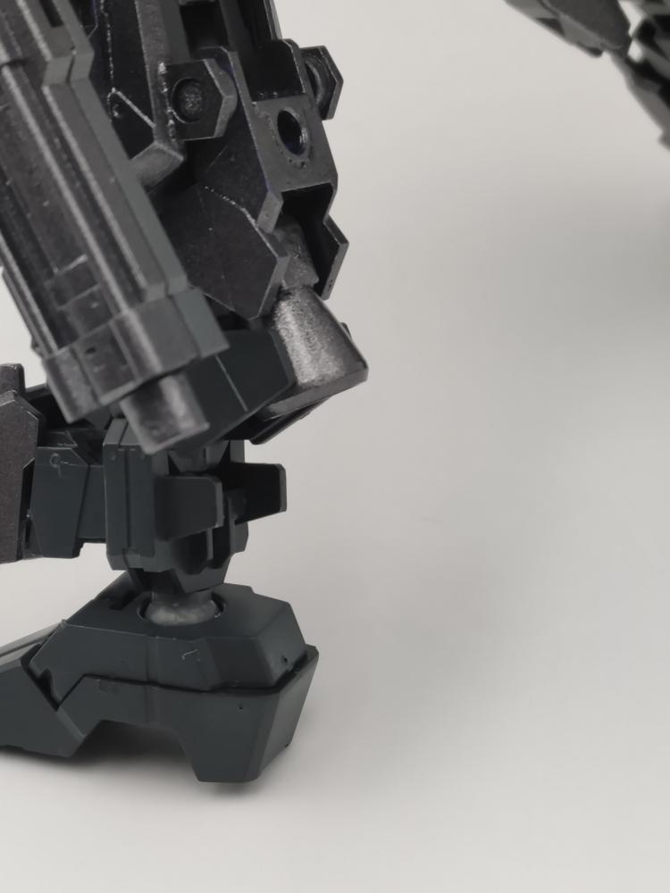 脚部ブースター格納状態