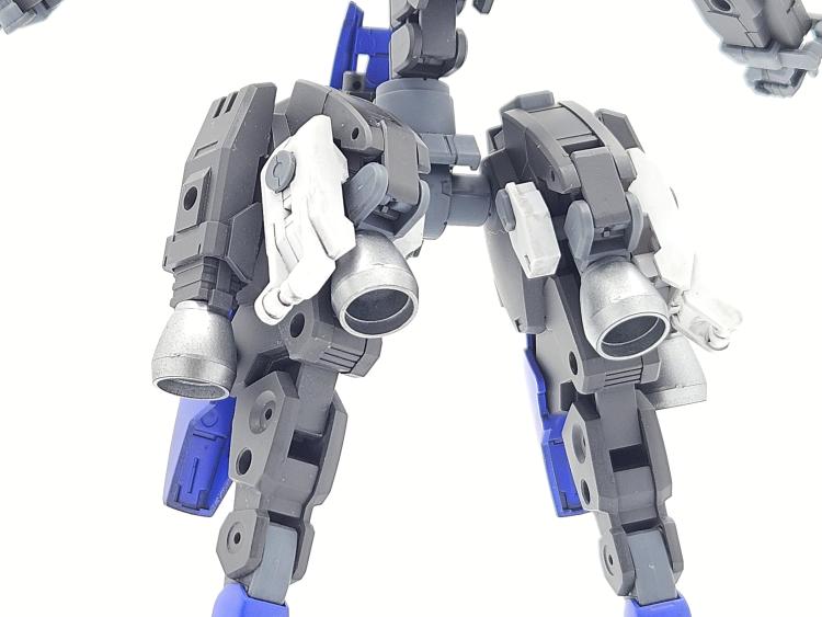 脚部反動推進装置クラスター　背面