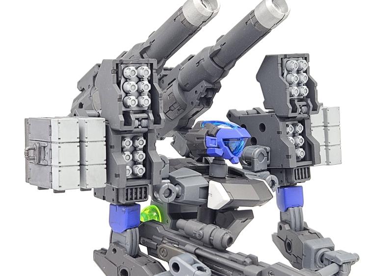 「ボマー・ショルダー」展開状態