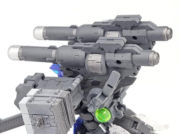 背部連装大型ビーム砲